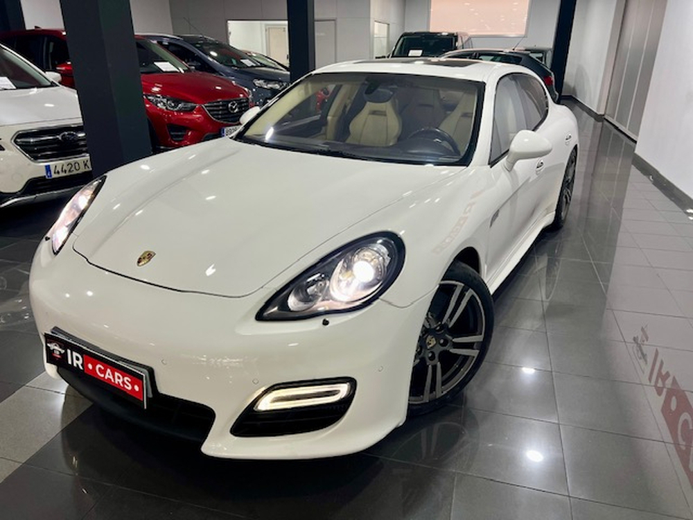 Porsche Panamera Turbo foto 2