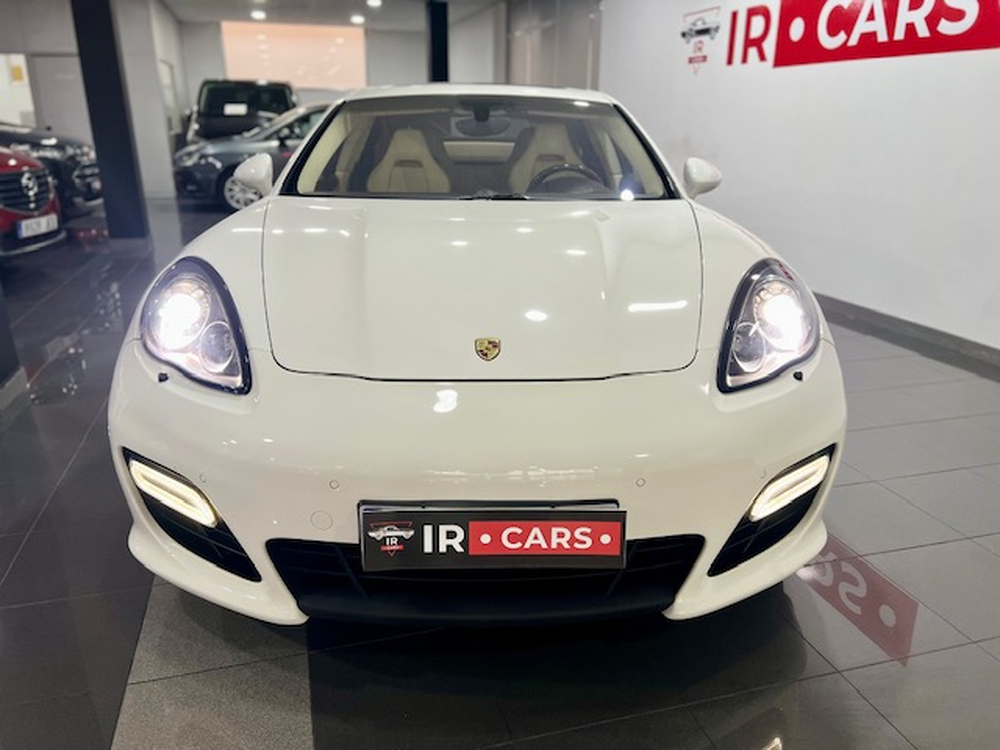 Porsche Panamera Turbo foto 3
