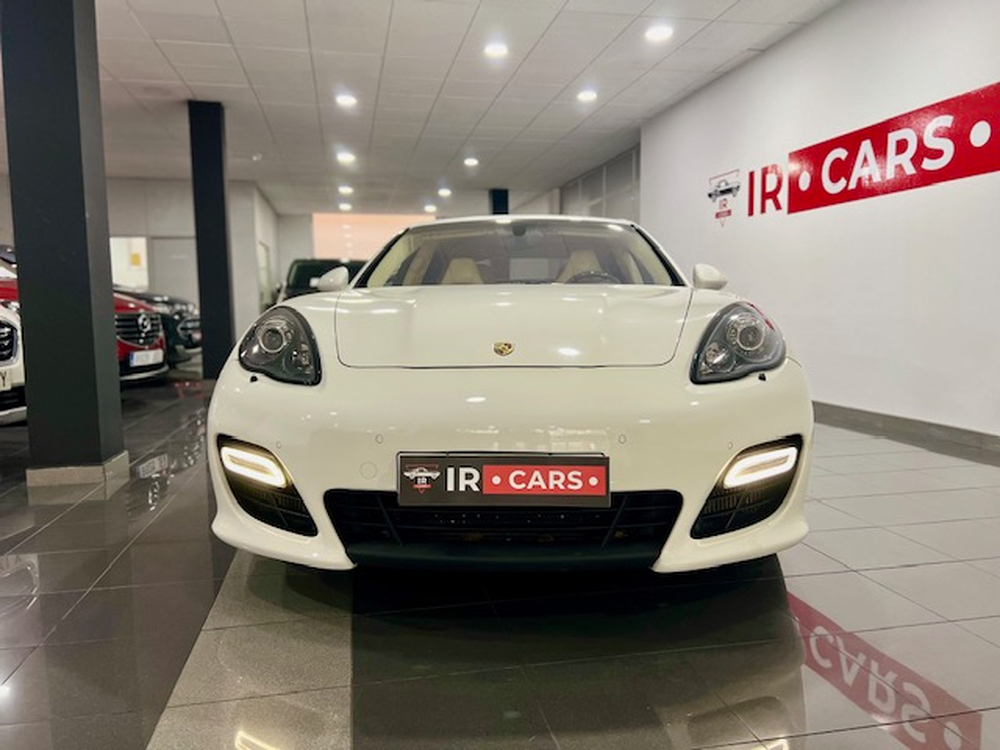 Porsche Panamera Turbo foto 13