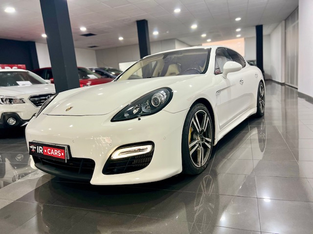 Porsche Panamera Turbo foto 16