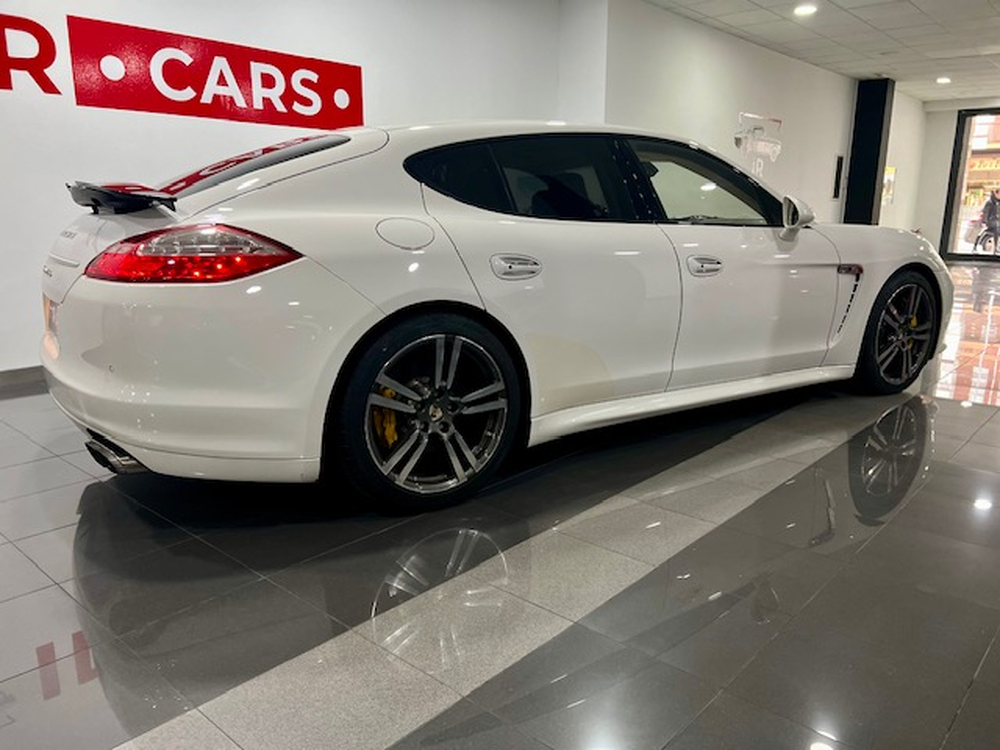 Porsche Panamera Turbo foto 4