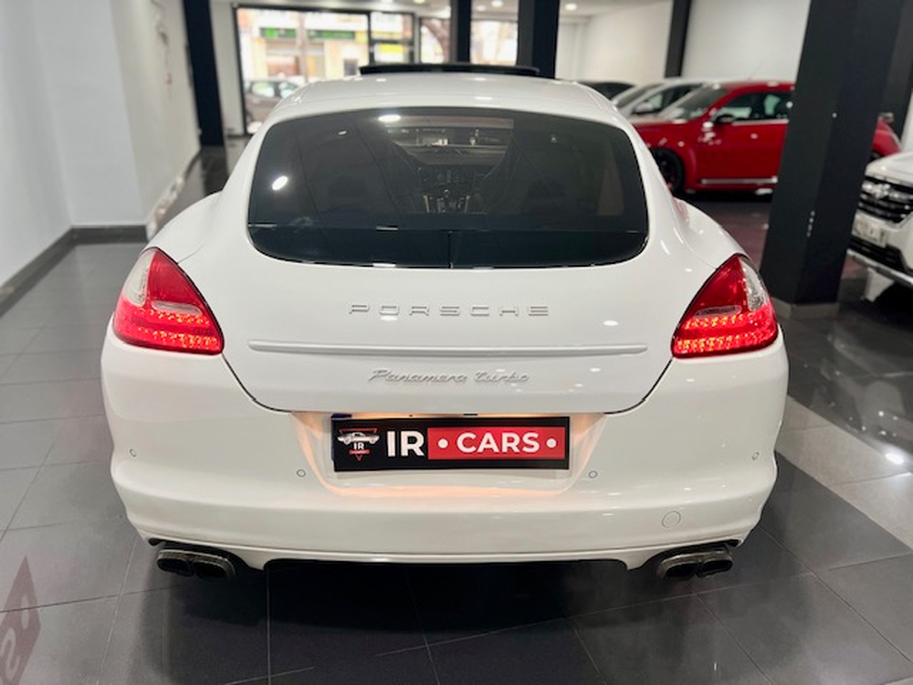 Porsche Panamera Turbo foto 22