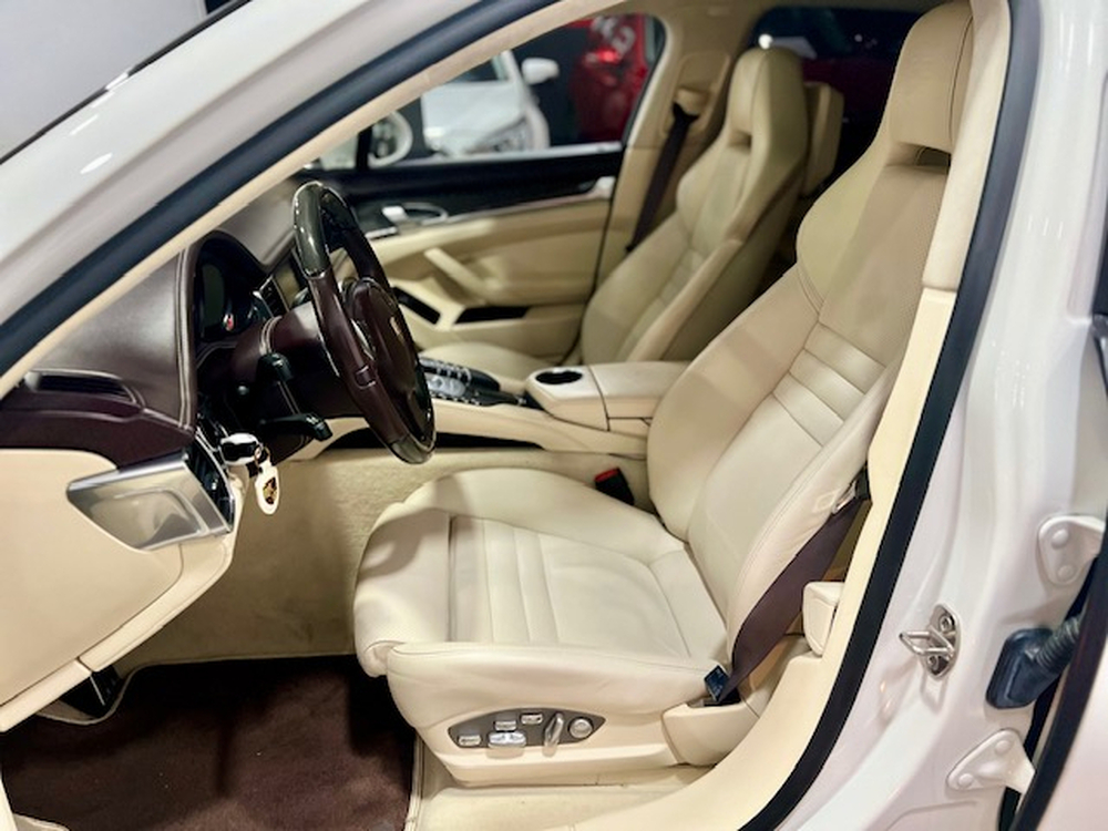 Porsche Panamera Turbo foto 27