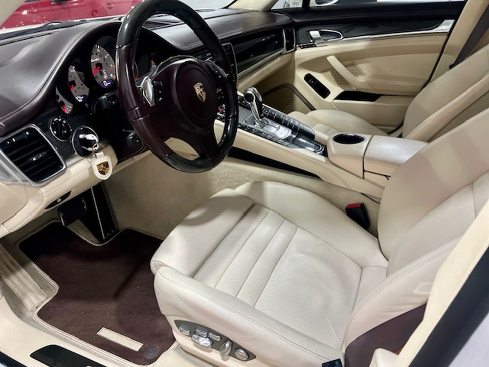 Porsche Panamera Turbo foto 28