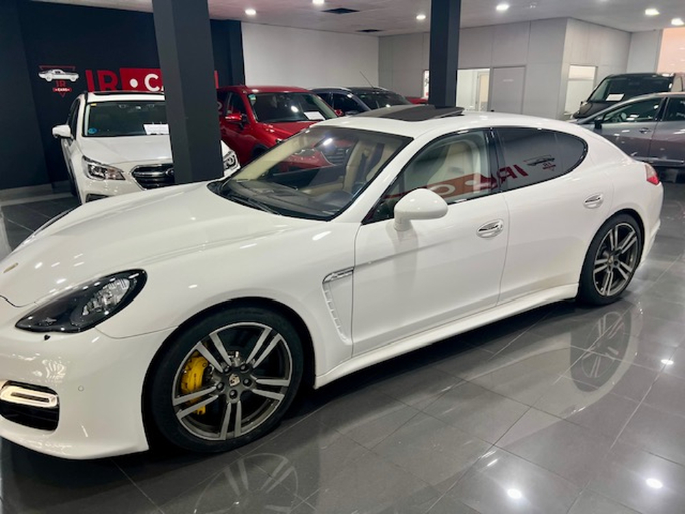 Porsche Panamera Turbo foto 30