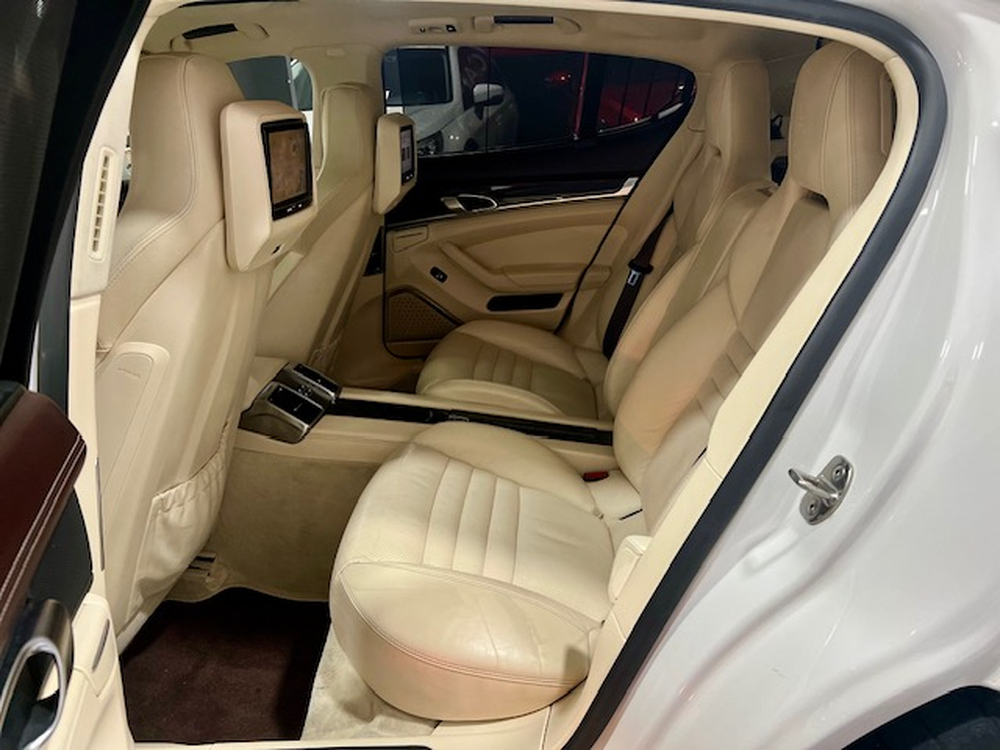 Porsche Panamera Turbo foto 33