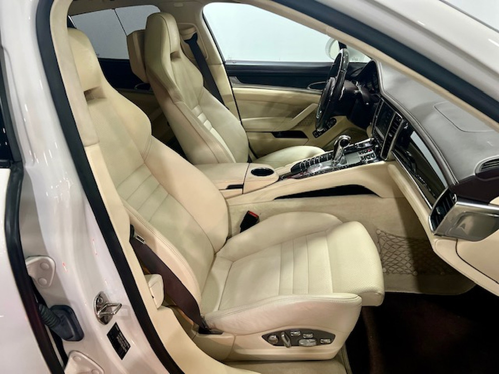 Porsche Panamera Turbo foto 35