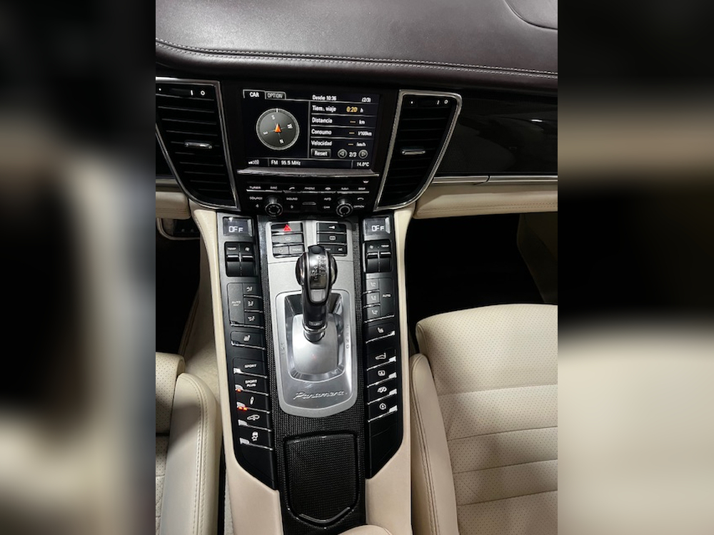 Porsche Panamera Turbo foto 8