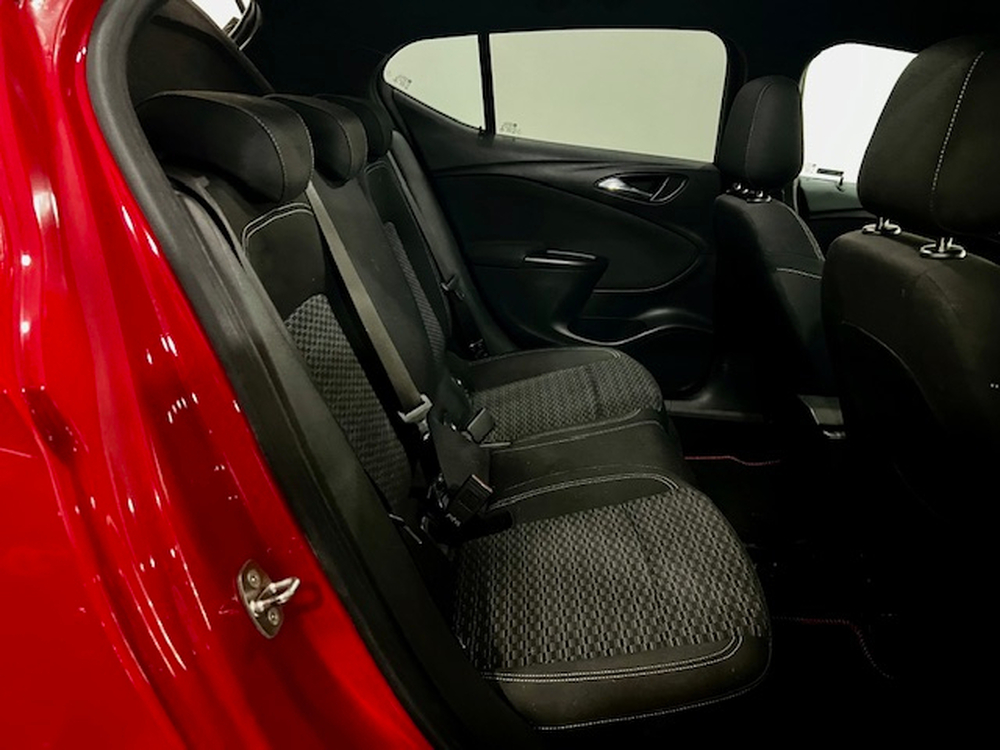 Opel Astra Dynamic foto 15