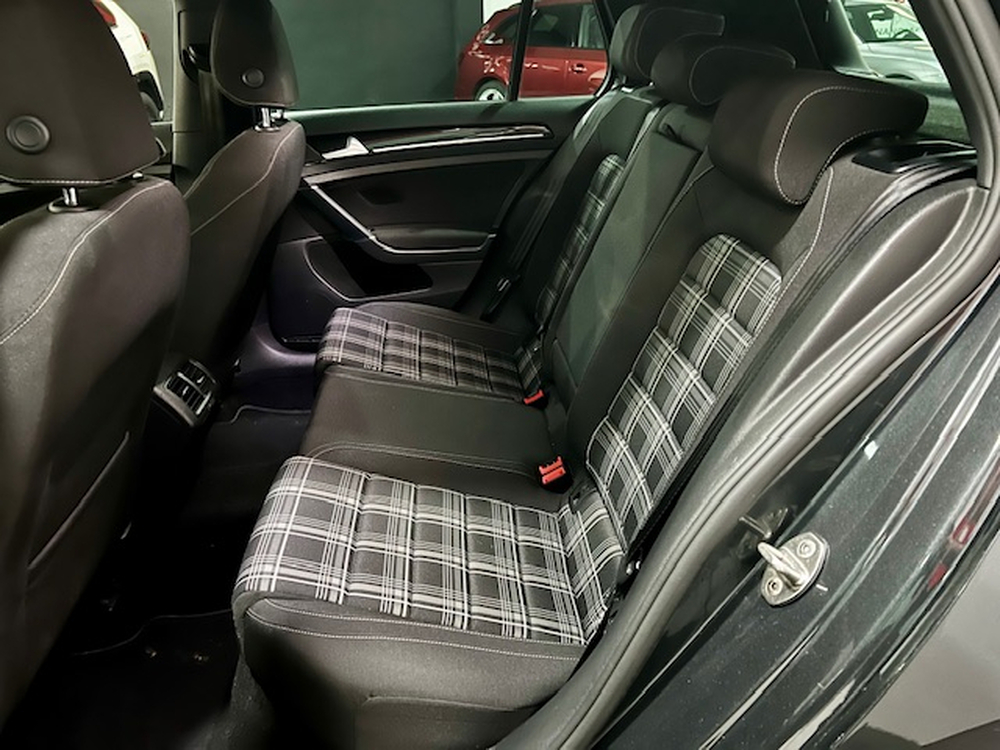 Volkswagen Golf VII GTD foto 7