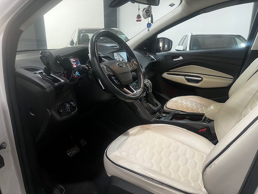 Ford Kuga Vignale foto 15
